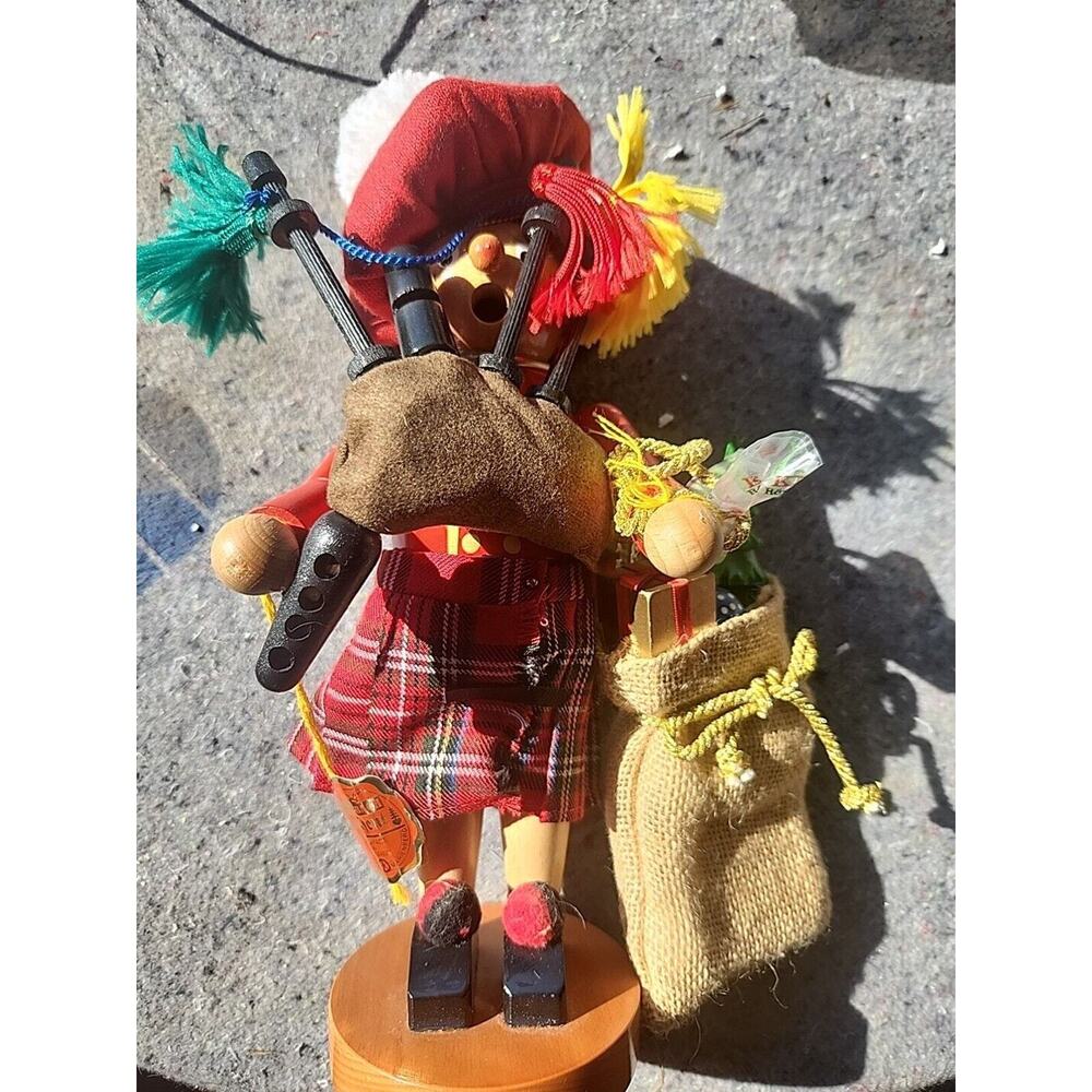 12” STEINBACH GERMANY SCOTTISH BAGPIPE PLAYER INCENSE CONE SMOKER
